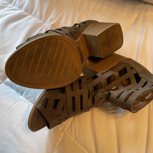 Qupid Heels! - Picture 4 of 4